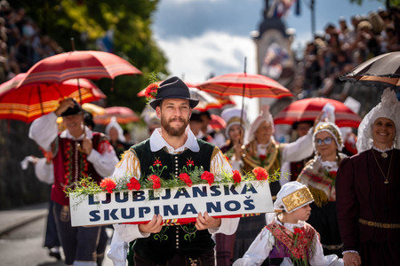 52. Dnevi narodnih noš_povorka (45)